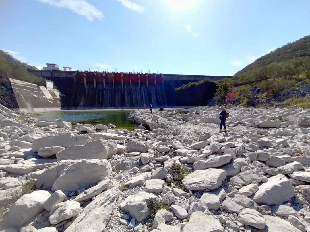 El gobierno federal clasificó como "asunto de seguridad nacional" la emergencia por el desabasto de agua potable que desde hace tres meses enfrenta la zona metropolitana de Monterrey. En la imagen de archivo, la presa La Boca. Foto ‘La Jornada’