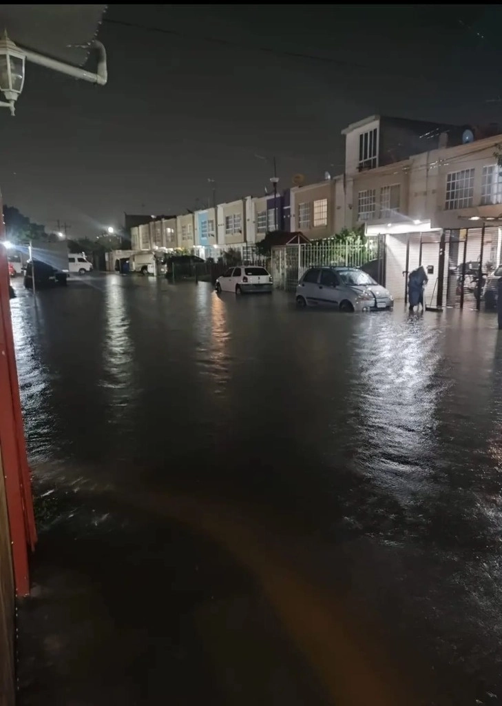 Aspectos de las inundaciones la noche de este 5 de agosto de 2024. Foto La Jornada