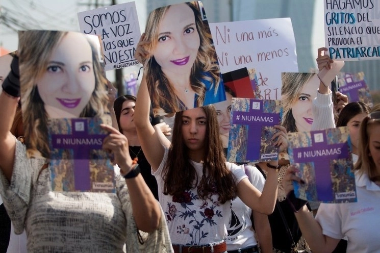 Manifestantes exigen justicia por el feminicidio de Abril Pérez Sagaón, en imagen de archivo. Foto La Jornada/ Archivo.