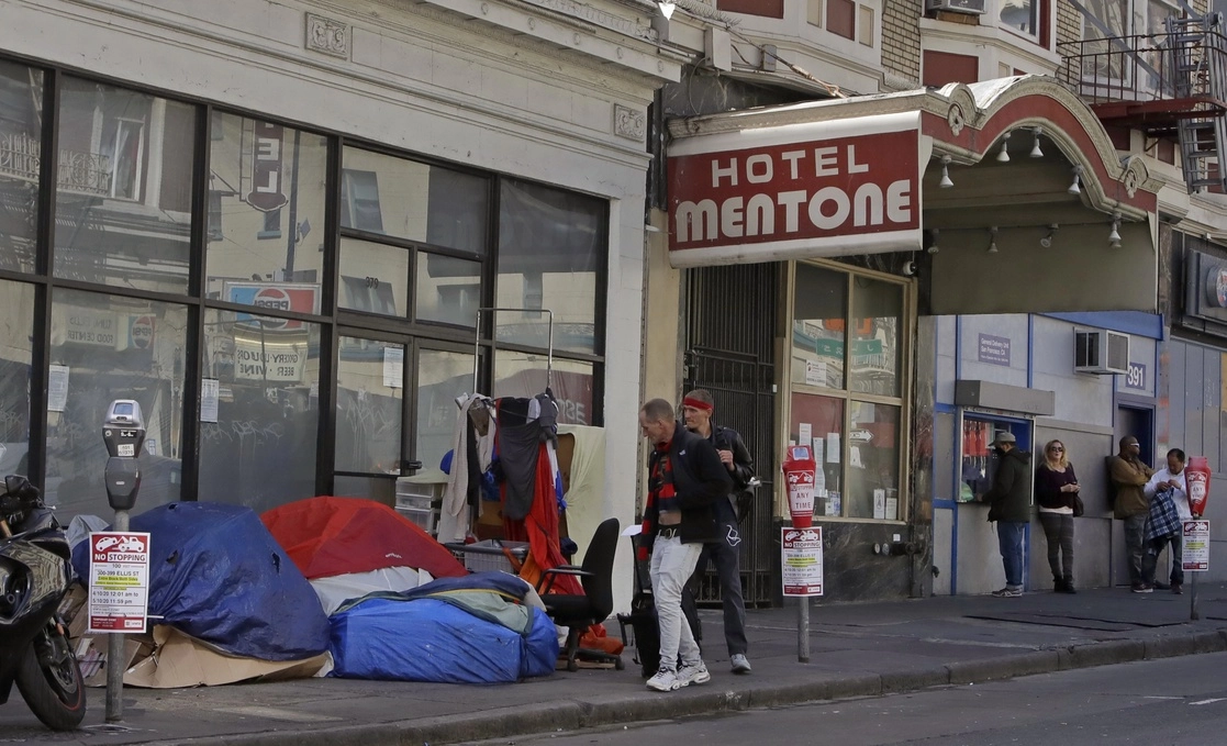 San Francisco declaró el estado de emergencia en el distrito de Tenderloin, en un esfuerzo por reducir las muertes por sobredosis y los delitos violentos. Foto Ap 