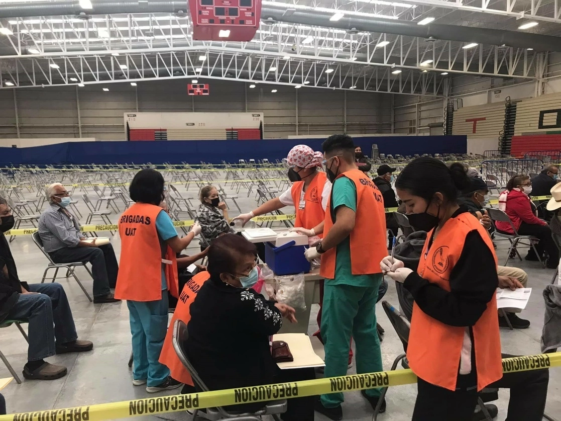 Jornada de vacunación de adultos mayores en municipios de Tamaulipas. Foto La Jornada