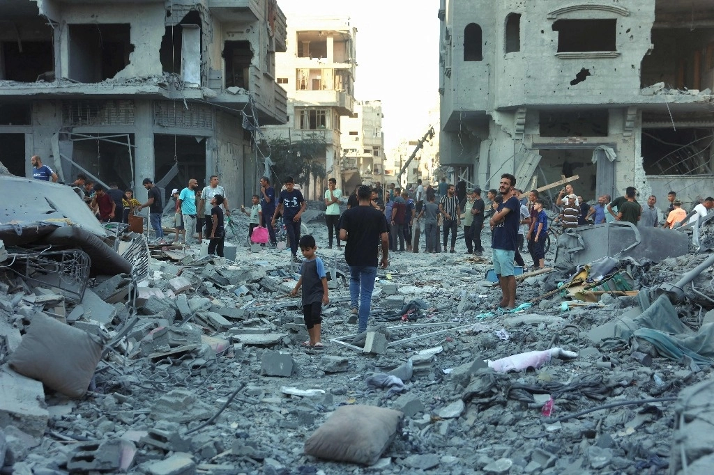 Escombros de un edificio destruido tras un bombardeo israelí en el barrio Sheikh Radwan de la ciudad de Gaza el 11 de agosto de 2024. Foto Afp