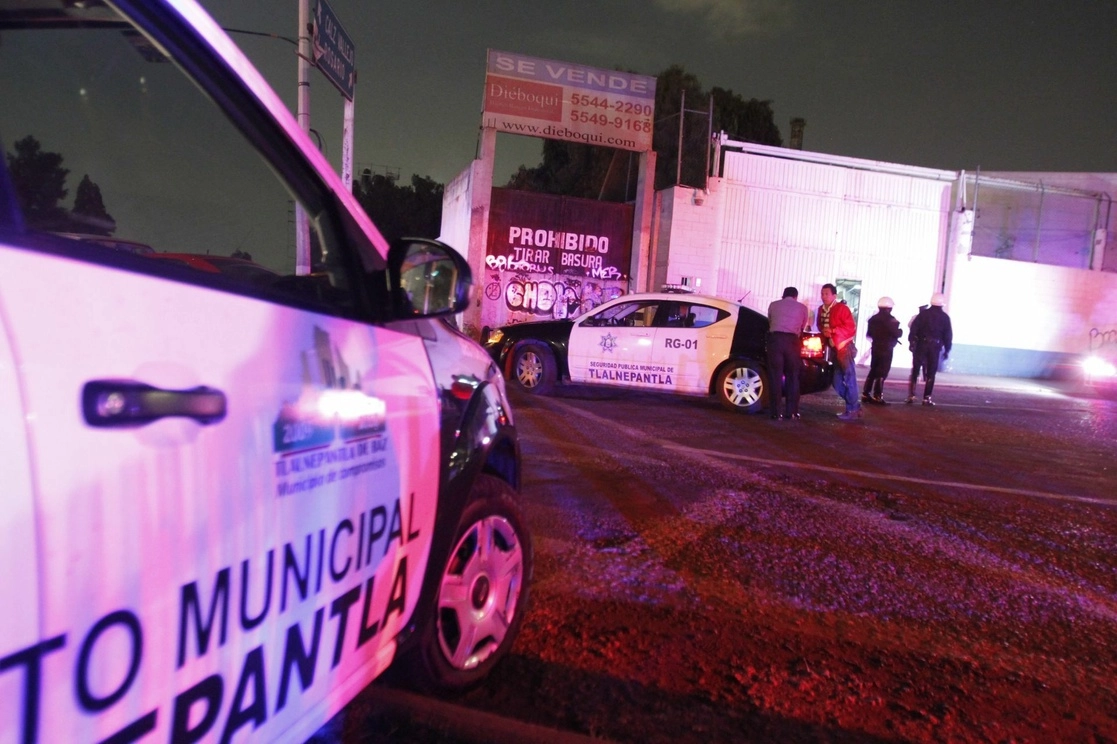 En imagen de archivo, policías de Tlalnepantla en un operativo. Foto Cuartoscuro