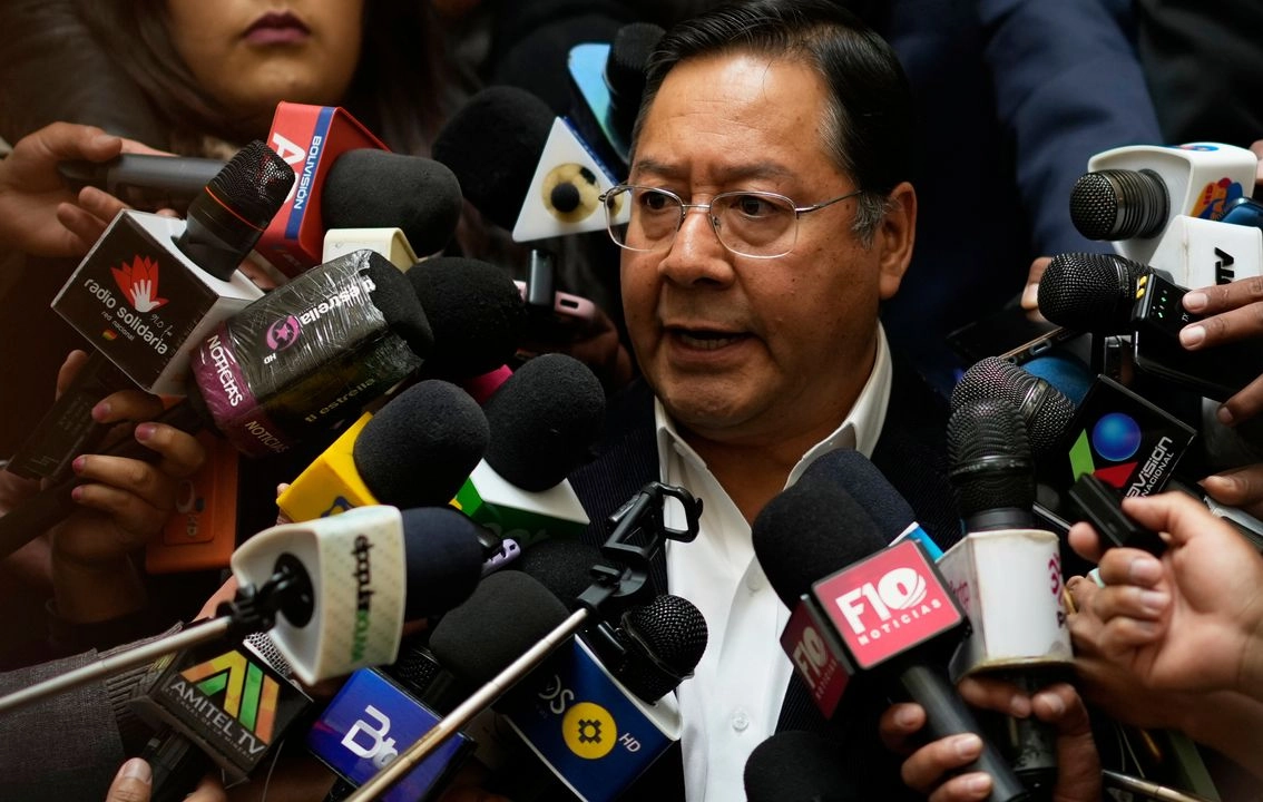 “Honrando la memoria de los héroes, doy a conocer con absoluta firmeza mi decisión de declinar mi candidatura. No seré un factor de división”, sostuvo. Foto