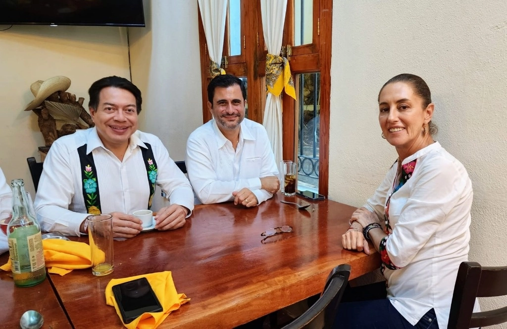 José Héctor Tejada difundió una fotografía donde está con el líder nacional de Morena, Mario Delgado; y con la virtual candidata presidencial, Claudia Sheinbaum Pardo. Foto publicada en la página de la Concanaco