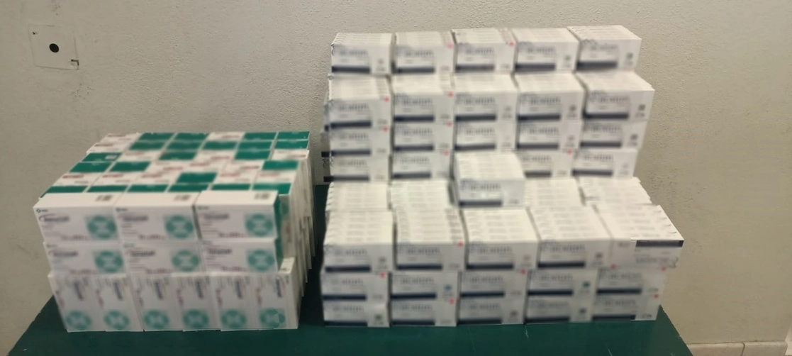 En el Aeropuerto Internacional de Querétaro se decomisaron 564 cajas con posible medicamento psicotrópico. Foto Guardia Nacional