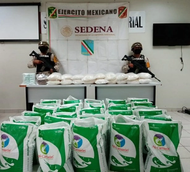 La Secretaría de la Defensa Nacional dio a conocer que el valor de las drogas aseguradas está considerado en 38 millones 973 mil pesos. Foto Twitter @SEDENAmx