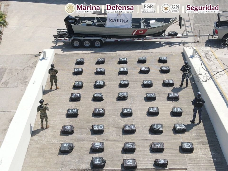 La Semar informó que aseguramiento representa alrededor de tres millones de dosis. Foto 