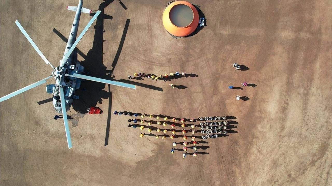 Las cinco personas detenidas, la presunta droga y la embarcación fueron   transportadas vía marítima al muelle de la Octava Región Naval y puestas a disposición de la Fiscalía General de la República, con el fin de integrar las carpetas de investigación correspondientes. Foto 