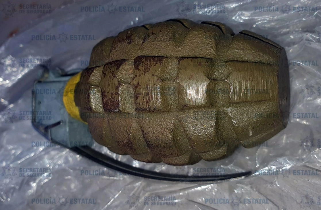 La granada de fragmentación fue encontrada en una secundaria de la colonia Colinas de San Mateo. Foto SSEM 