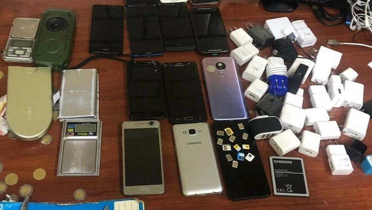 En los centros penitenciarios de la capital se decomisó un total de mil 908 celulares. Foto cortesía de la Subsecretaría del Sistema Penitenciario
