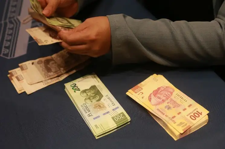 Los ajustes anunciados por el decreto presidencial resultan en 45 mil 380 millones de pesos. Foto Luis Castillo