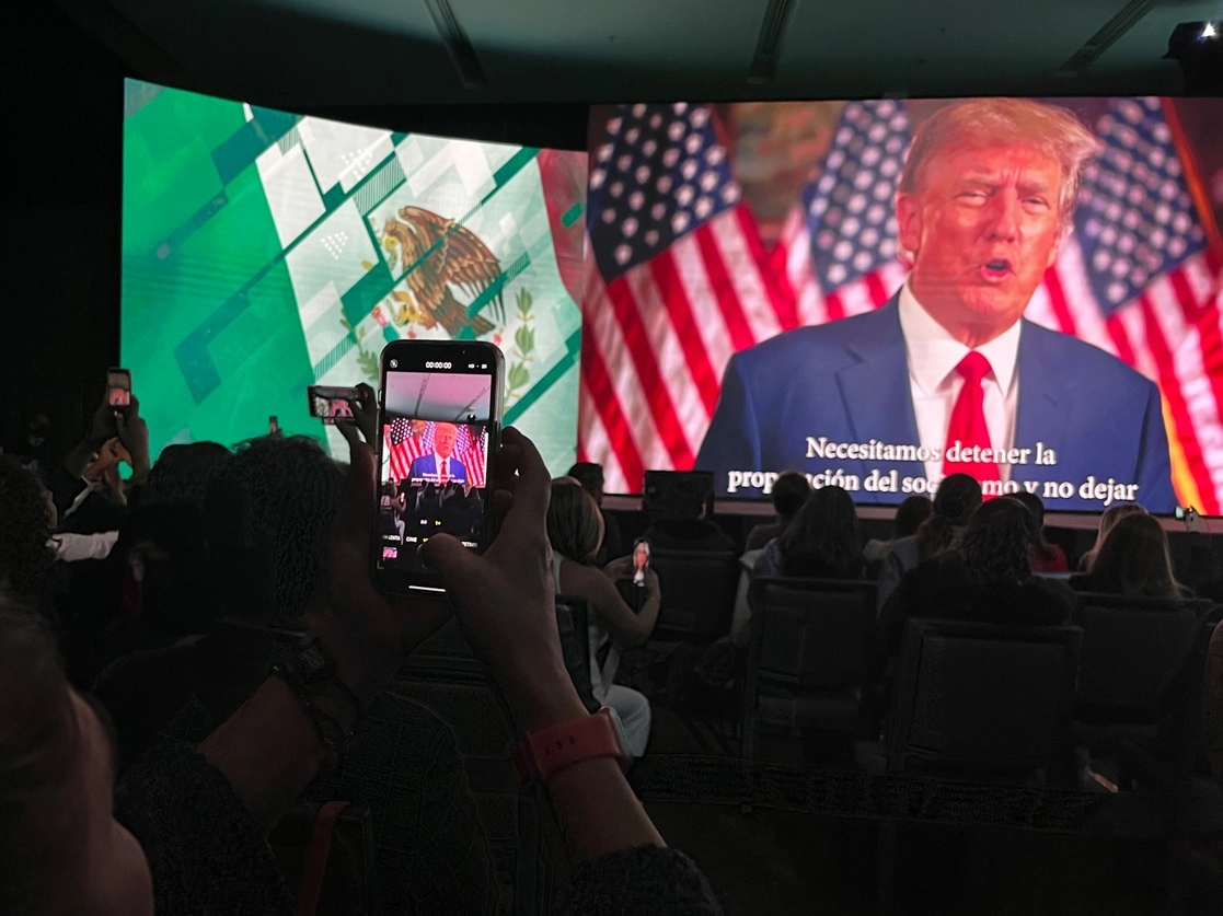 En el segundo día de reuniones de la CPAC, Donald Trump, ex presidente estadunidense, envió un mensaje por video. Foto José Antonio López
