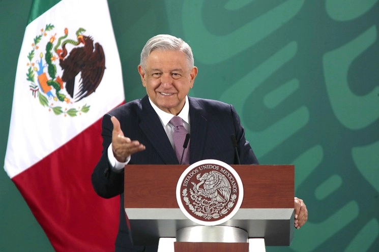 El presidente López Obrador se encuentra este viernes de gira por Michoacán, y desde ahí ofreció su conferencia. Foto Presidencia 