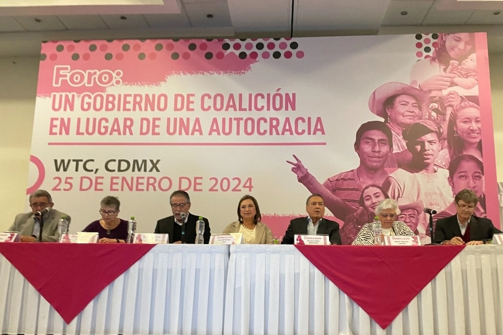 Asistentes al foro “Un gobierno de Coalición en lugar de una autocracia”, organizado por el PRD. Foto Roberto García