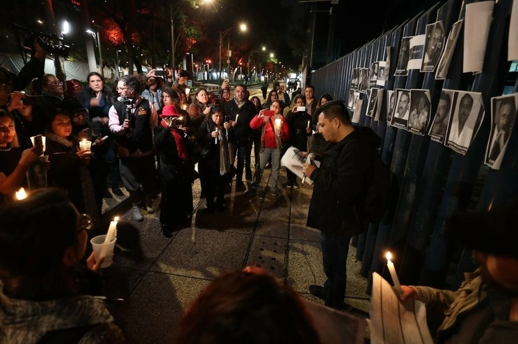Reporteros protestan por los asesinatos de periodistas. Foto Alfredo Domínguez / Archivo