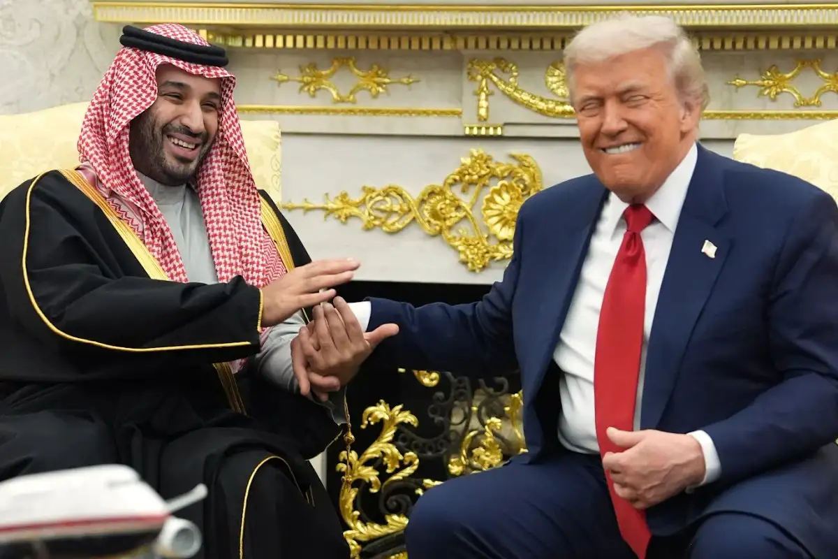 Donald Trump ofreció un recibimiento a toda pompa en la Casa Blanca al príncipe heredero de Arabia Saudita, Mohammed bin Salman, a quien defendió de los señalamientos que lo responsabilizan del homicidio del periodista del Washington Post Jamal Khashoggi, y le agradeció la inversión de un billón de dólares que hará en Estados Unidos. Foto
