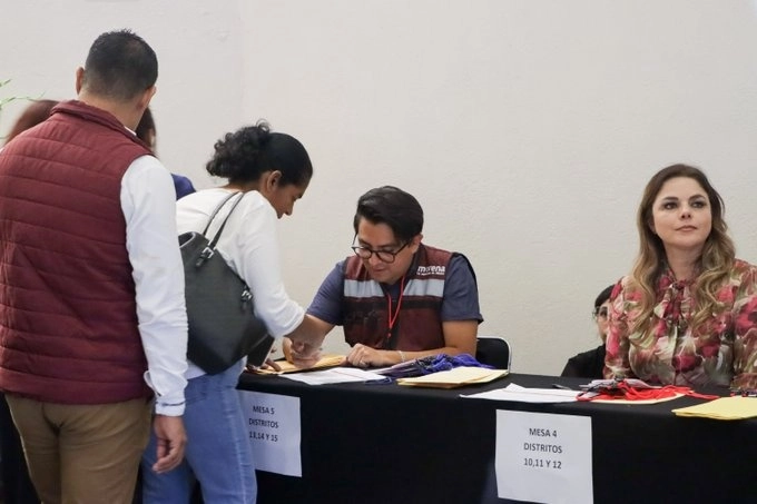 Aspectos del Consejo Estatal de Morena en Puebla. Foto La Jornada de Oriente