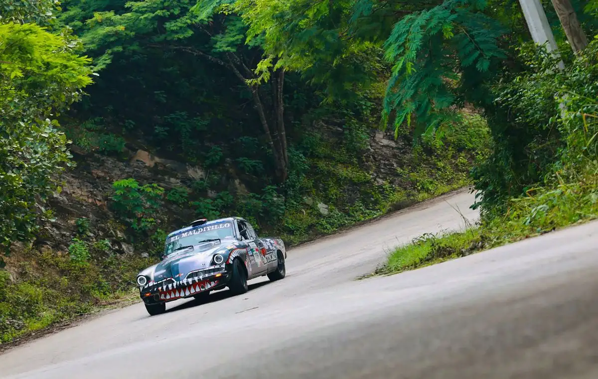 El Malditillo, al mando de Ricardo Cordero y Marco Hernández como su copiloto partirán en primera posición este jueves en la arrancada de la Carrera Panamericana. Foto 
