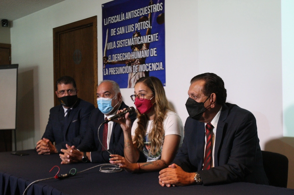 Familiares y abogados de Francisco Javier Orozco Vázquez denunciaron los errores cometidos en la detención del joven. Foto Arturo Campos