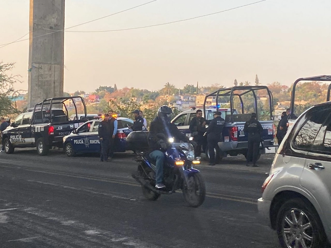 Los cadáveres fueron dejados debajo del puente conocido como "Sin Fin", sobre la autopista Cuernavaca-Acapulco. Foto ‘La Jornada’