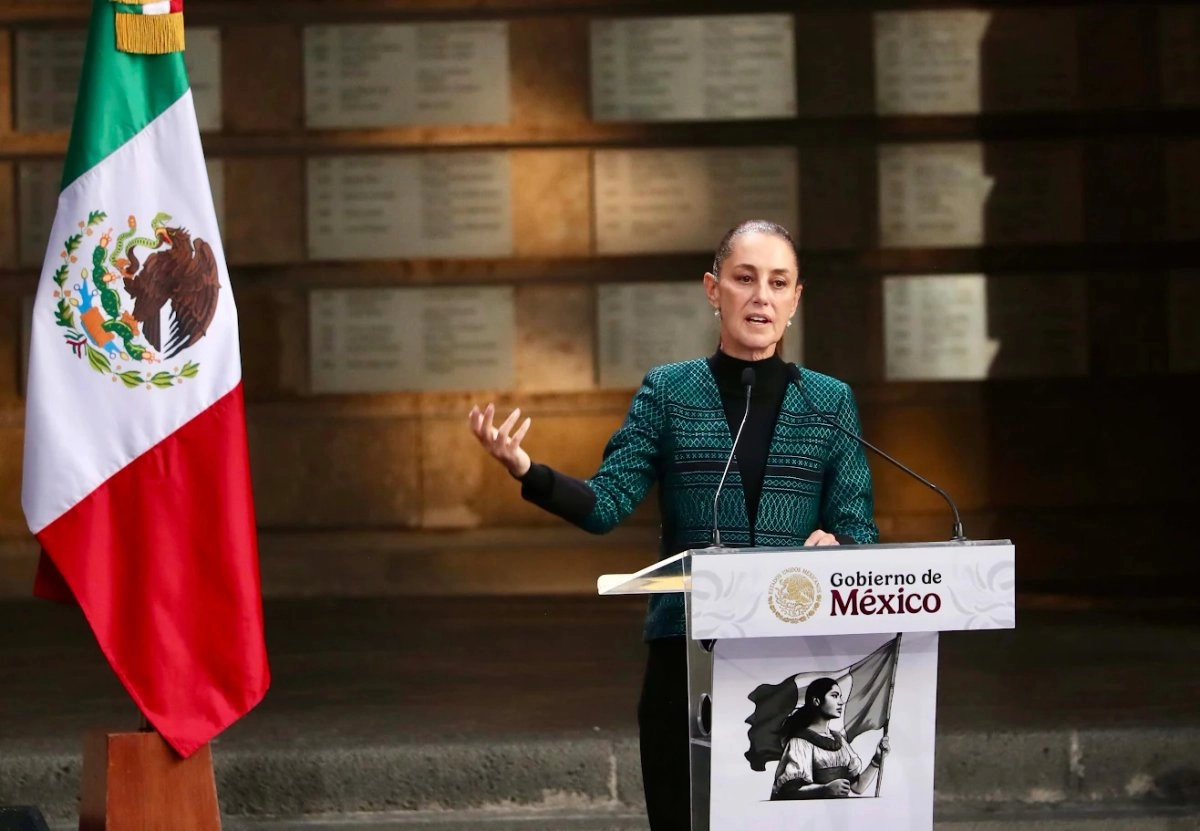 En la sede de la SEP, la mandataria pidió a las instituciones de educación superior dejar atrás privilegios y ampliar la matrícula. Encabezó la presentación de la plataforma de cursos SaberesMx. Foto 
