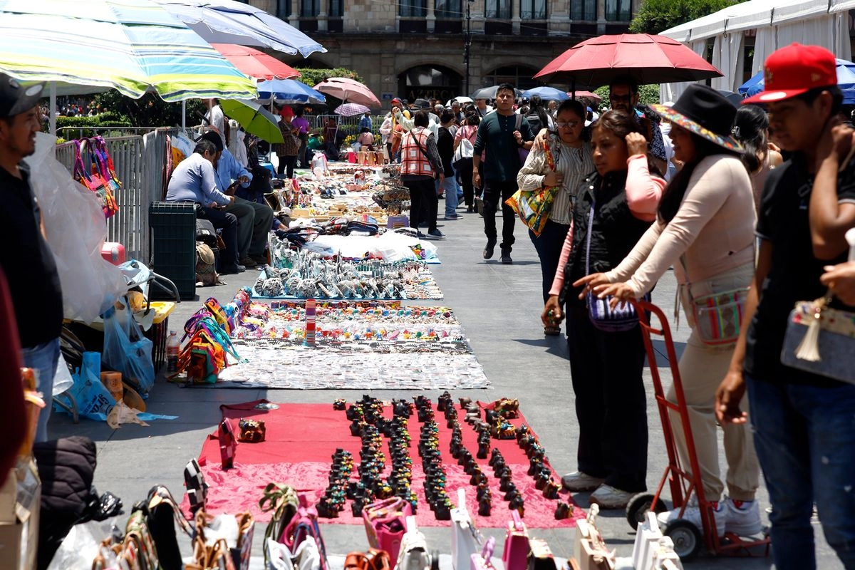 Vendedores ambulantes en el Zócalo de la Ciudad de México. Foto