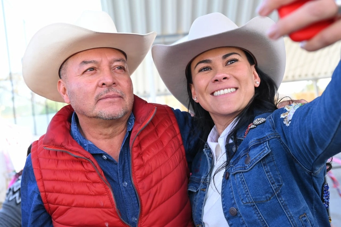 Alejandra del Moral, candidata del PRI al gobierno del Estado de México en campaña. Foto La Jornada