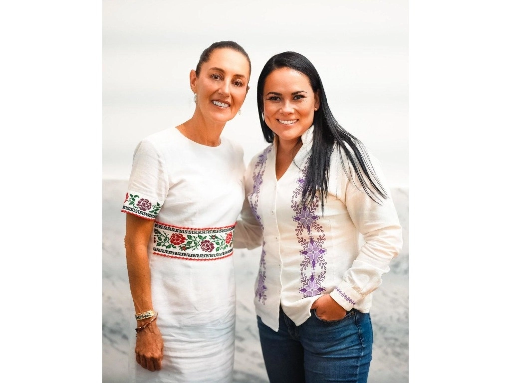 “Me reuní con Alejandra del Moral. Reflexionamos sobre el futuro de nuestro país y encontramos más coincidencias que diferencias (...) Le agradezco su decisión de sumarse a nuestro proyecto”, publicó Sheinbaum en sus redes sociales. Foto tomada de la cuenta de X