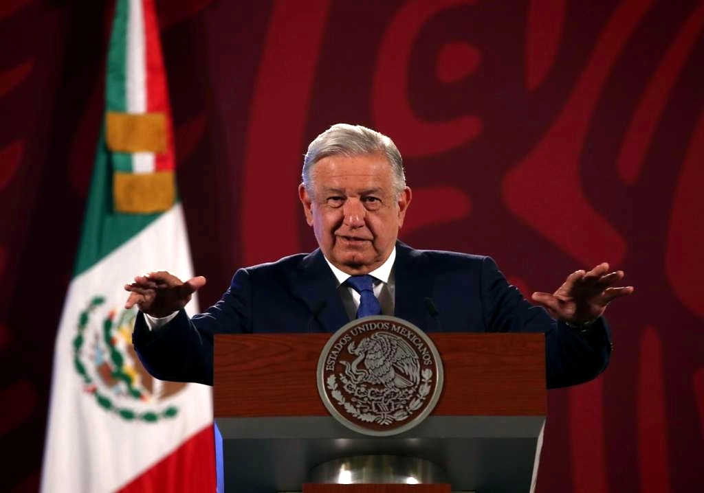 El presidente de México, Andrés Manuel López Obrador, durante su conferencia matutina en Palacio Nacional, en la Ciudad de México, el 18 de mayo de 2022. Foto José Antonio López