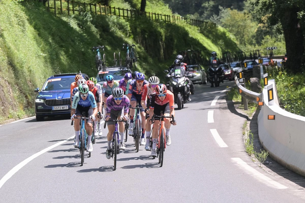 Gran parte de la carrera, Isaac del Toro alternó el liderato de la Clásica de San Sebastián con el italiano Giulio Ciccone; al final, el mexicano culminó en el quinto puesto. Foto tomada de X 