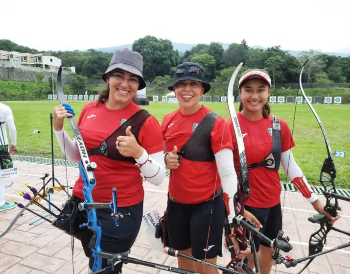 El elenco conformado por Aída Román, Alejandra Valencia y Ángela Ruiz no cedió un sólo set en la final para imponerse 6-0 a las colombianas, el 3 de julio de 2023. Foto tomada de Twitter @CONADE