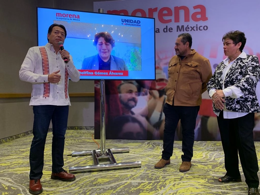 La secretaria de Educación Pública, Delfina Gómez, recibe por videoconferencia la invitación para acceder a la candidatura de Morena a la gubernatura del Estado de México, el 4 de agosto de 2022. Foto José Antonio López



