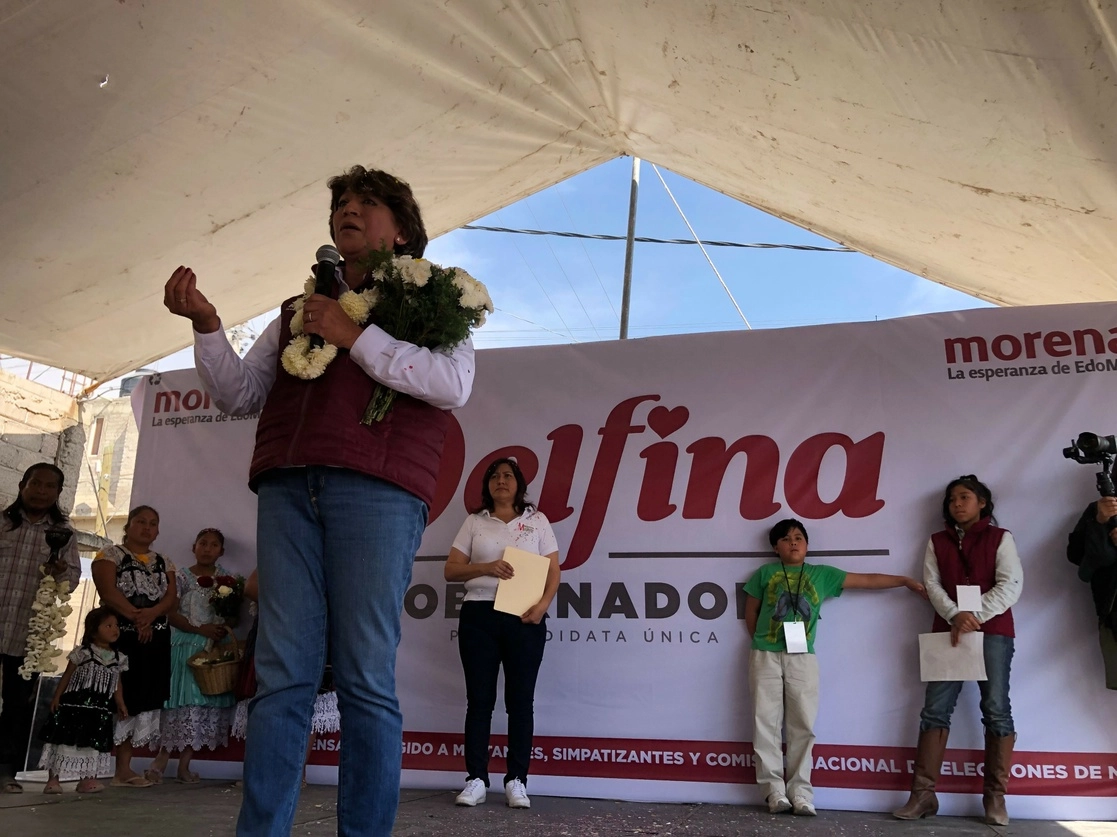 Delfina Gómez, precandidata de Morena, PT y PVEM a la gubernatura del estado de México, durante un acto proselitista  Ecatepec. Foto Javier Salinas