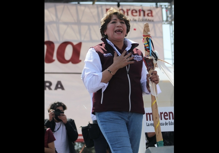 Delfina Gómez, candidata de Morena a la gubernatura de Edomex, durante el cierre de su precampaña. Foto Javier Salinas Cesáreo / archivo 