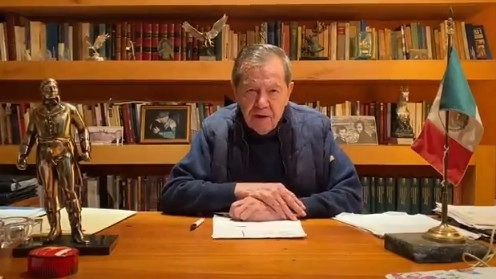 “He recibido información de amigos y familiares, en el sentido de que están recibiendo incesantes llamadas de empresas que promocionan la candidatura del inmoral adversario Mario Delgado”, dijo el ex embajador mexicano. Foto Twitter @PMunozLedo