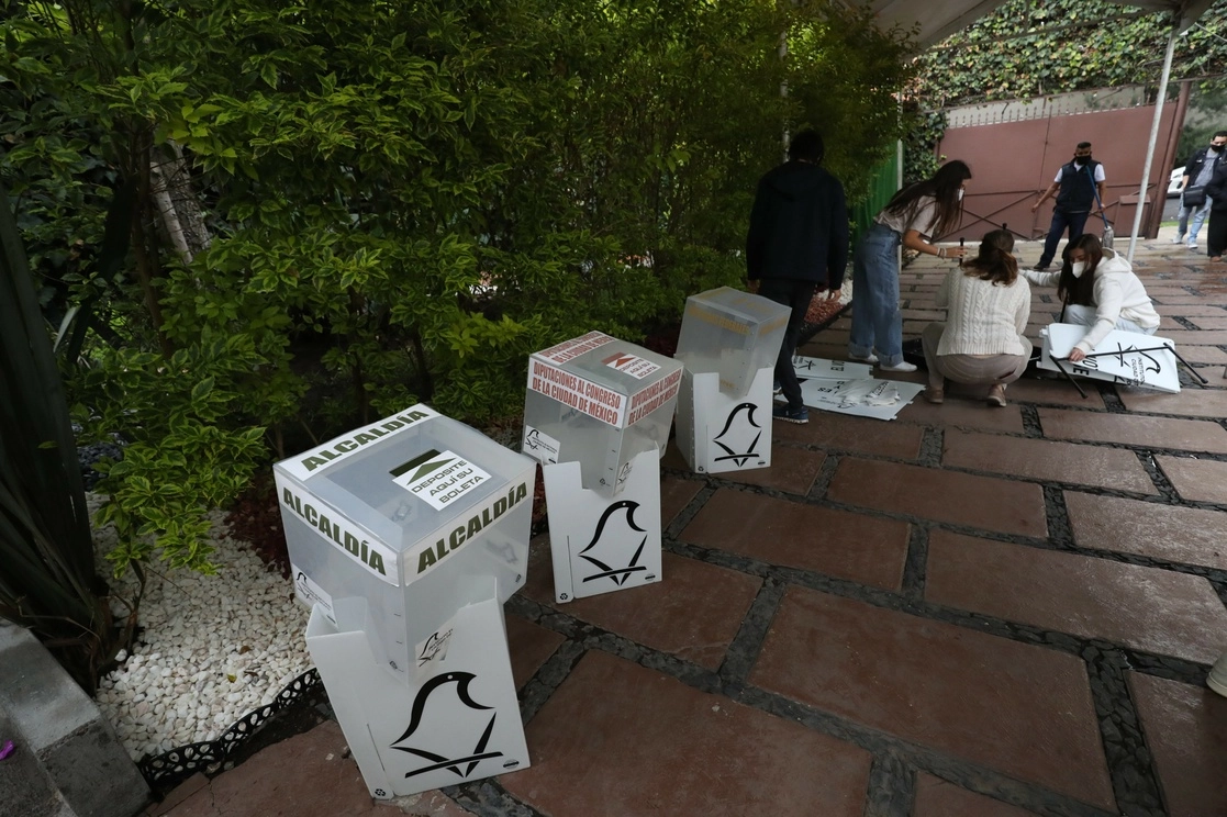 El martes seis sujetos acusados por delitos electorales fueron vinculados a proceso tras comprobarse su participación en los ilícitos, aunque ese día no se mencionó la agrupación a la que pertenecían, las pesquisas demostraron su relación con AN. Foto Yazmín Ortega Cortés