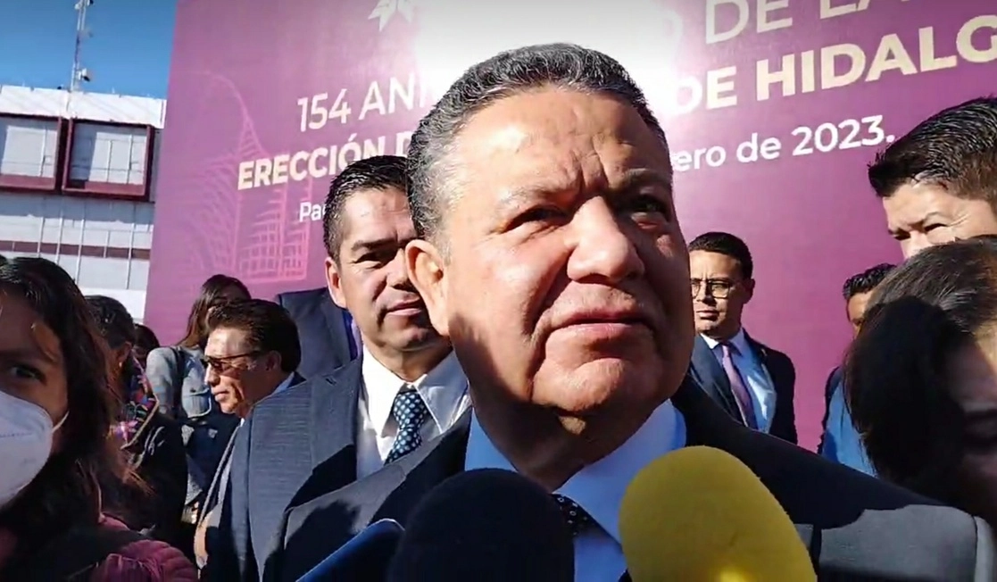 El gobernador de Hidalgo, Julio Menchaca, afirmó que los delincuentes “utilizan a los grupos vulnerables” parta contener la lucha contra el robo de combustible. Foto Juan Ricardo Montoya