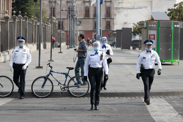 Policías en el Centro Histórico de la CDMX. Foto Pablo Ramos