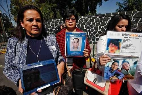 Familiares de desaparecidos durante una protesta en imagen de archivo. Foto Marco Peláez