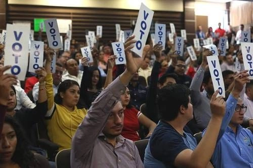 El Consejo General Universitario de la Universidad Autónoma de Nayarit aprobó ayer iniciar acciones legales para exigir la derogación de la reforma a su Ley Orgánica, aprobada por el Congreso del estado el 4 de enero a iniciativa del gobernador panista Antonio Echevarría García, ya que la consideran una violación a la autonomía de la casa de estudios. Foto cortesía de la UAN