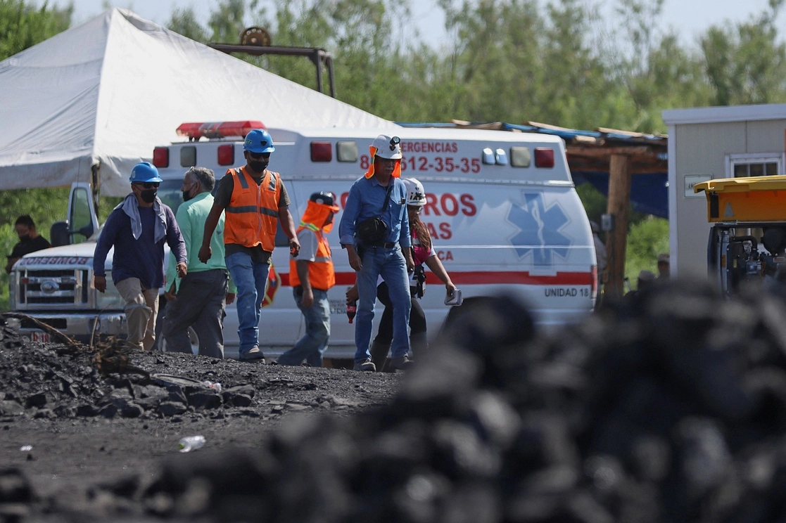 Escuadrón de rescate en mina de Sabinas. Foto Afp