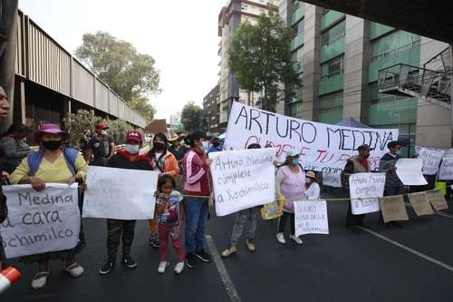 Habitantes de Xochimilco bloquearon más de cuatro horas la calzada San Antonio Abad en demanda del cumplimiento de compromisos por el gobierno local. Foto Alfredo Domínguez