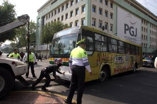 Ex trabajadores de la desaparecida Ruta 100 en imagen de archivo, durante una protesta. Foto Alfredo Domínguez