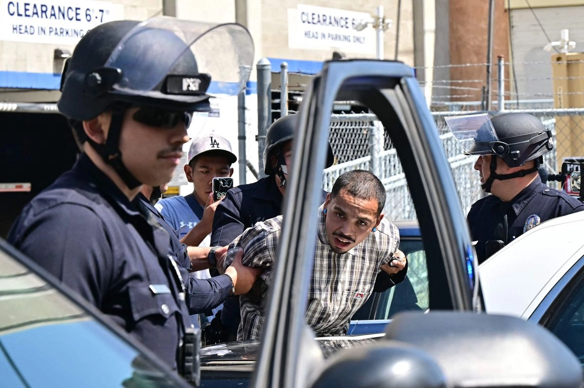 Las condiciones fueron impuestas bajo una política anunciada por la fiscal general, Pam Bondi, que requiere que el Departamento de Justicia garantice que los fondos federales no fluyan a las jurisdicciones que no cooperen con el ICE. Foto
