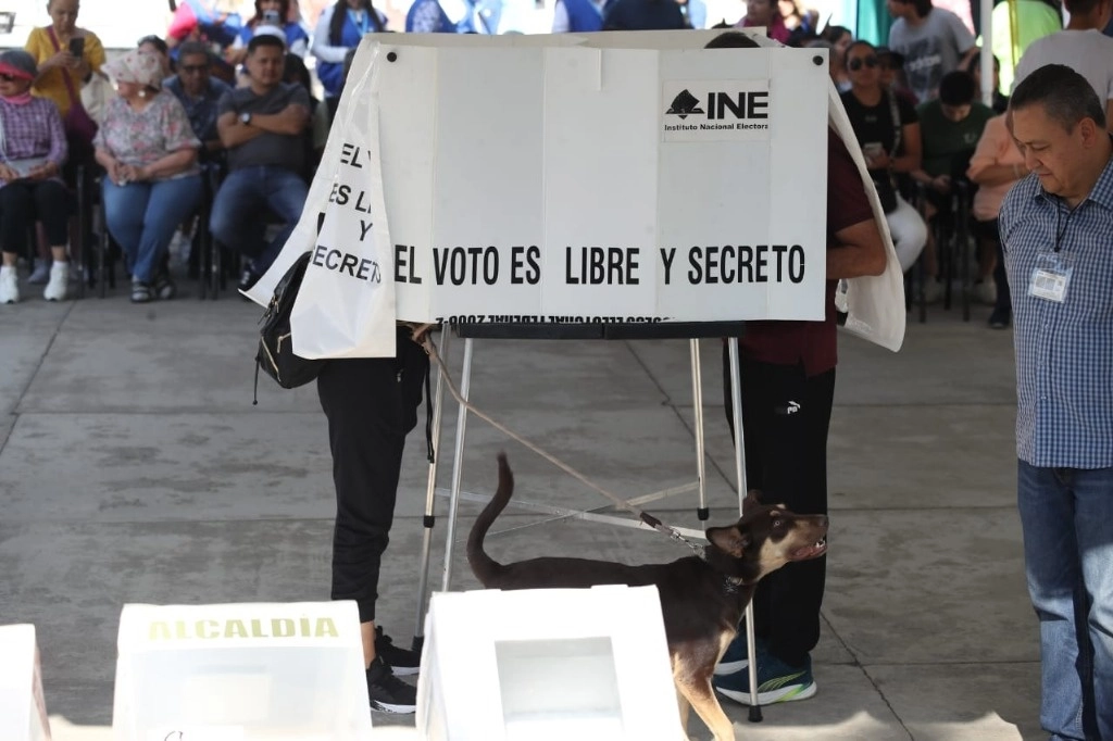 Casilla ubicada en la escuela primaria El Chamizal, en la alcaldía Miguel Hidalgo, en la Ciudad de México, el 2 de junio de 2024. Foto Yazmín Ortega Cortés