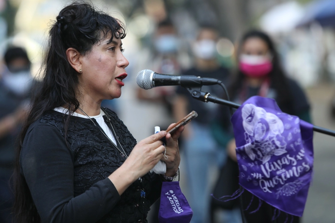 Integrante de un colectivo feminista durante la protesta. Foto Yazmín Ortega