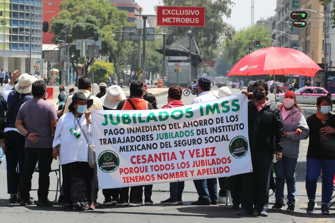 Durante una manifestación de jubilados y pensionados del IMSS, en julio pasado en la Ciudad de México. Foto Roberto García Ortiz