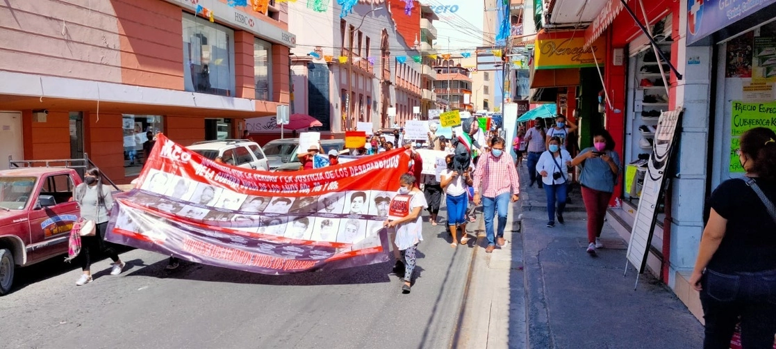 Marcha en Chilpancingo en exigencia de justicia por los desaparecidos y víctimas de la guerra sucia en Guerrero, el 19 de febrero de 2022. Foto Sergio Ocampo