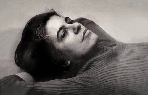 La escritora, filósofa, crítica literaria, guionista y profesora universitaria estadunidense Susan Sontag (Nueva York 1933-2004). Foto Flicker de Peter Hujar